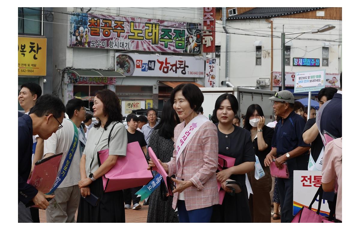 추석맞이 전통시장 장보기행사 첨부이미지 : 20240911_추석맞이 전통시장 장보기행사(정일윤).JPG