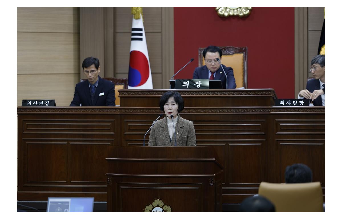 제333회 임실군의회 제2차 정례회 폐회 첨부이미지 : 20231219_제333회 임실군의회 제2차 정례회 폐회(정일윤).JPG