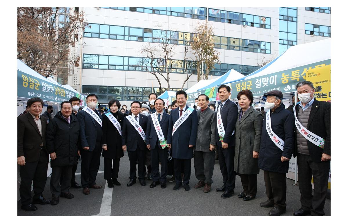 설맞이 강서구 직거래행사 첨부이미지 : 20230110_설맞이 강서구 직거래 참여업체 격려3.JPG