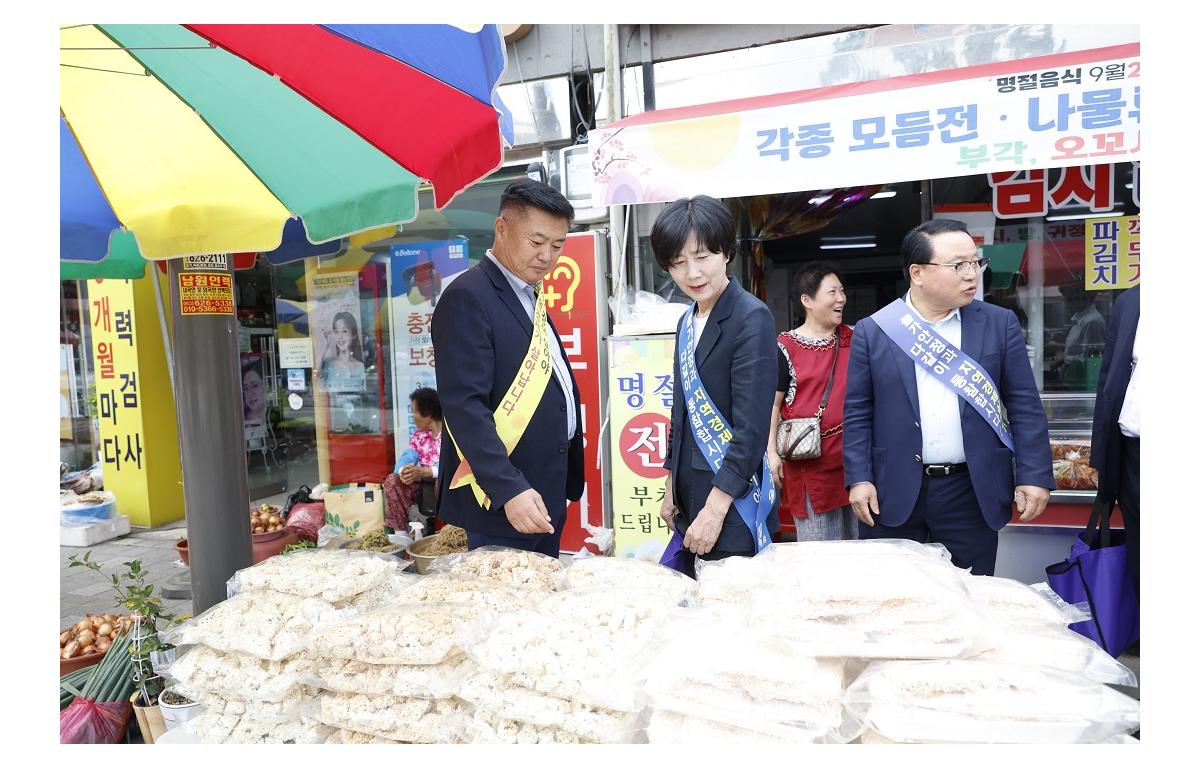 추석맞이 전통시장 장보기 행사 첨부이미지 : 20230925_추석맞이 전통시장 장보기행사(오수) 정일윤.JPG