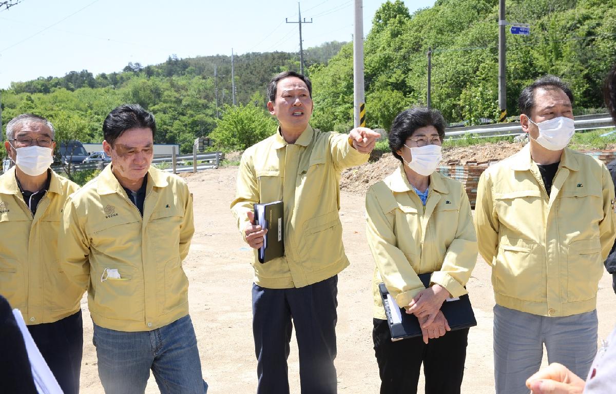 2020년 상반기 주요사업장 현장방문 첨부이미지 : 20200513_제299회 임실군의회 임시회 (주요사업장 현장방문)_축산차량거점세척소독시설.JPG