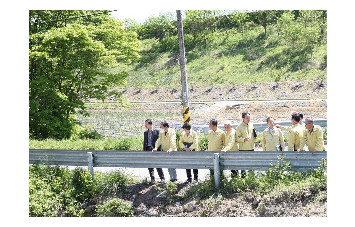 2020년 상반기 주요사업장 현장방문 첨부이미지 : 20200513_제299회 임실군의회 임시회 (주요사업장 현장방문)_관방선위험도로선형개선사업1.jpg