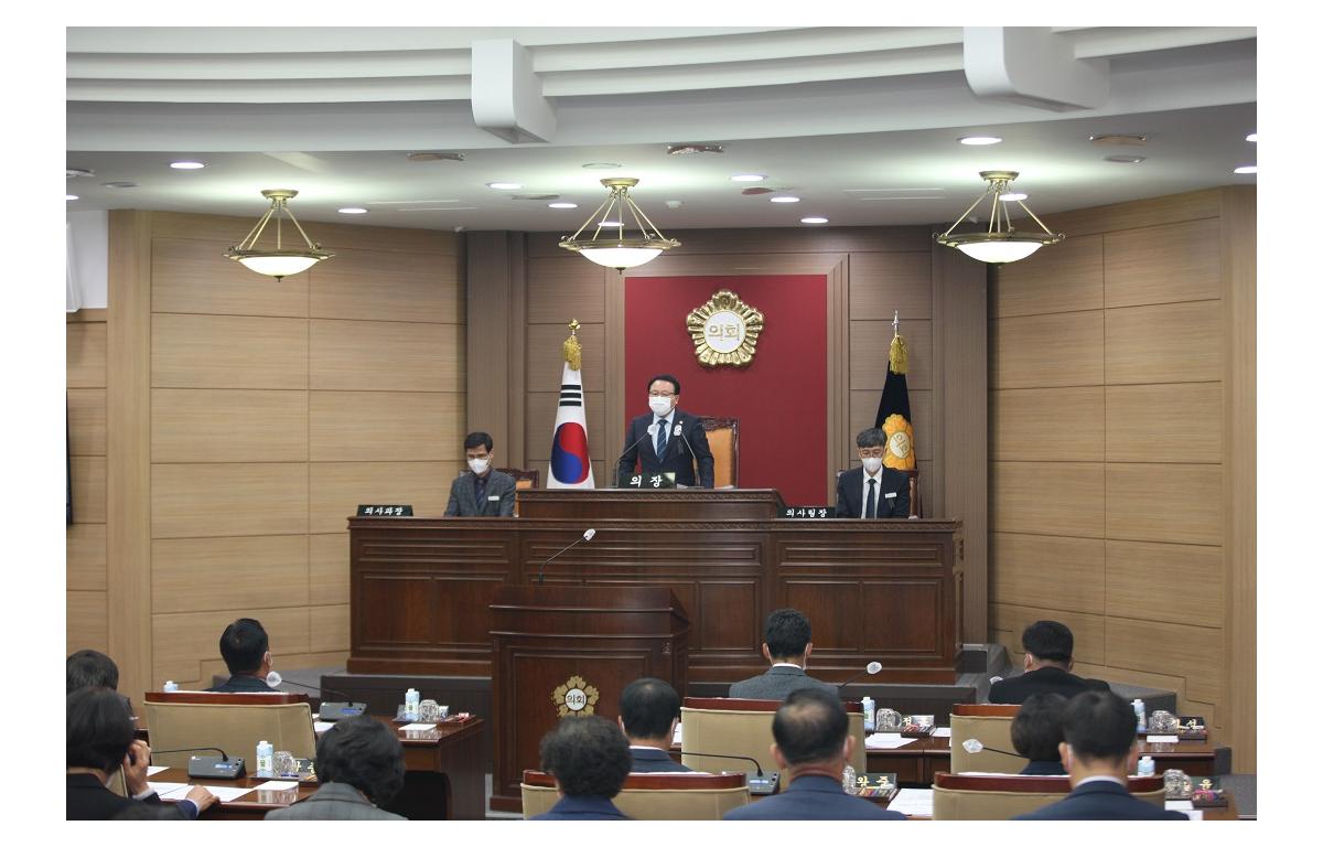 제323회 임실군의회 임시회 폐회 첨부이미지 : 20221031_제323회 임실군의회 임시회 폐회.JPG