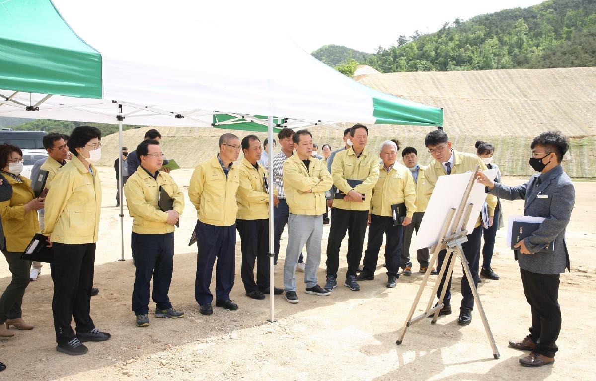 2020년 상반기 주요사업장 현장방문 첨부이미지 : 20200514_제299회 임실군의회 임시회 (주요사업장 현장방문)귀농플랫폼청년창업농경영실습농장.JPG