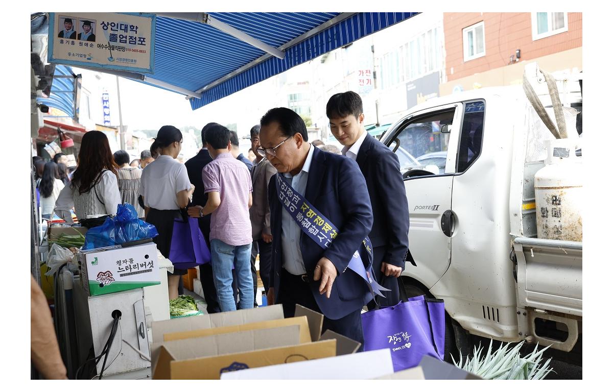 추석맞이 전통시장 장보기 행사 첨부이미지 : 20230925_추석맞이 전통시장 장보기행사(오수) 이성재.JPG