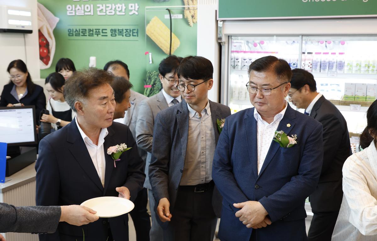오수휴게소(상행선) 로컬푸드 행복장터 첨부이미지 : 20250915_오수휴게소(상행선) 로컬푸드 행복장터 개장식 김종규 4.JPG