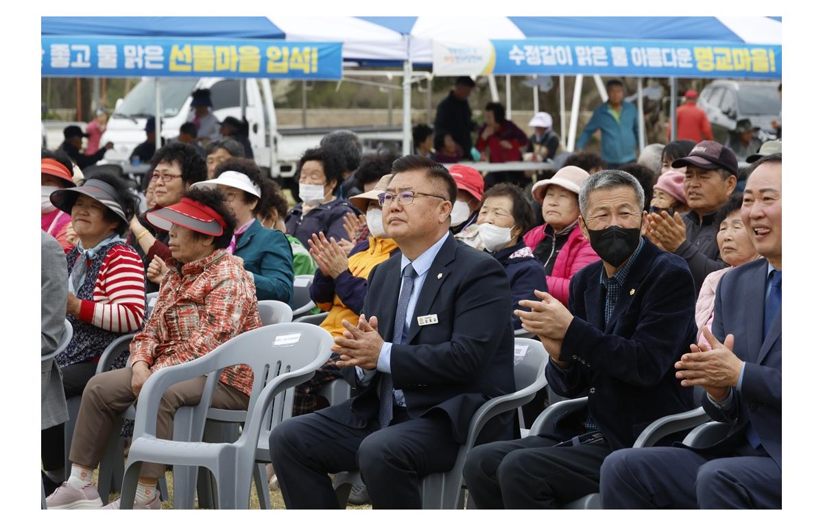 청웅면민의 날 화합한마당 첨부이미지 : 20250412_청웅면민의 날 화합한마당(김종규).JPG