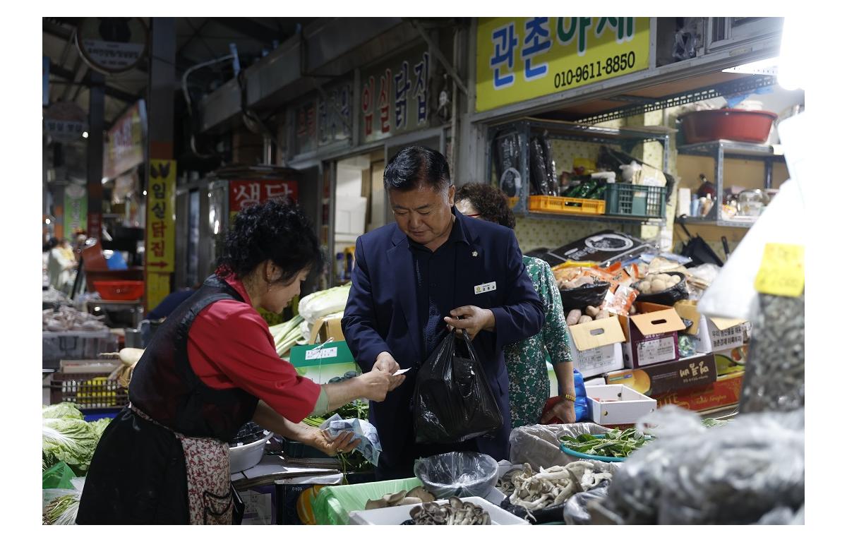 추석맞이 전통시장 장보기 행사 첨부이미지 : 20230926_추석맞이 전통시장 장보기 행사(임실시장) 김종규 2.JPG