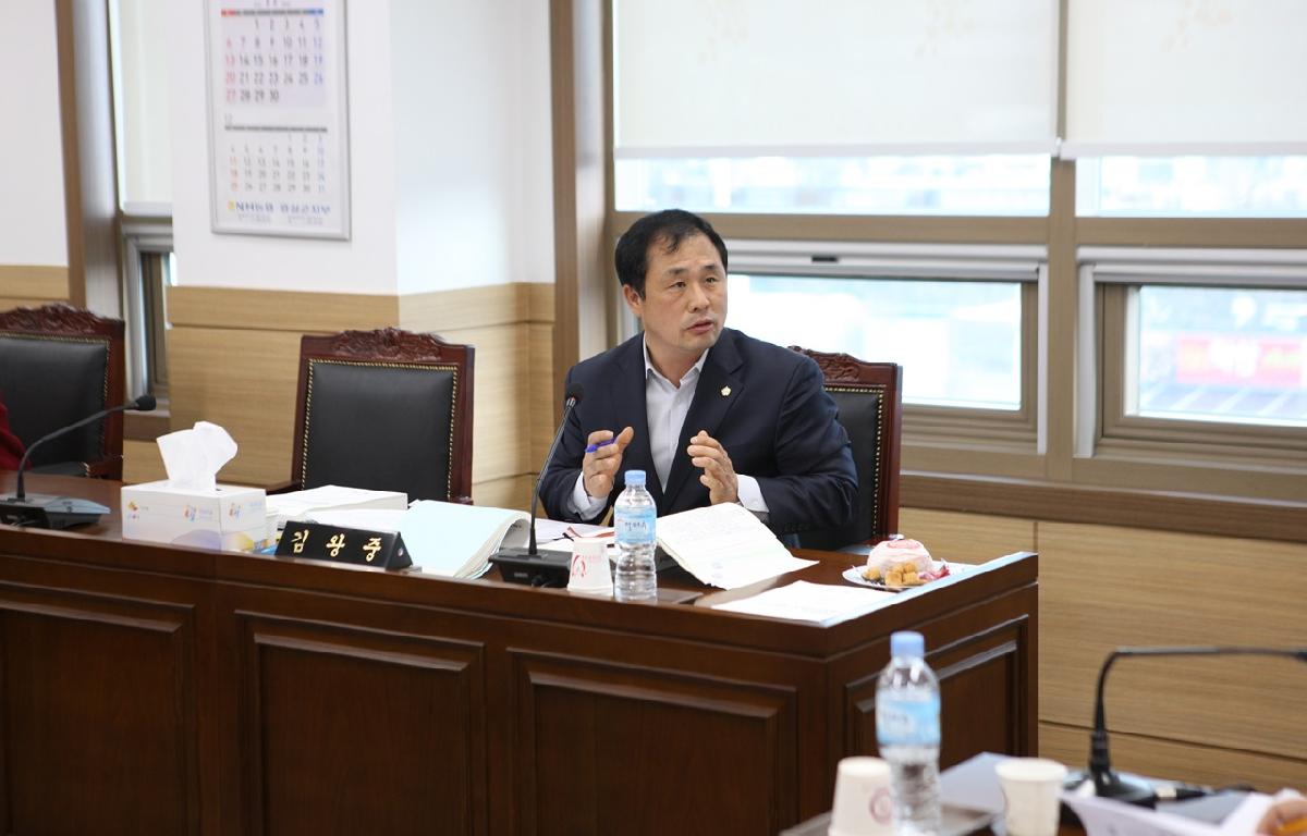 제264회 임실군의회 제2차 정례회(행감1일차) 첨부이미지 : 20161123_제264회 임실군의회 제2차 정례회 (행감 1일차)5.JPG