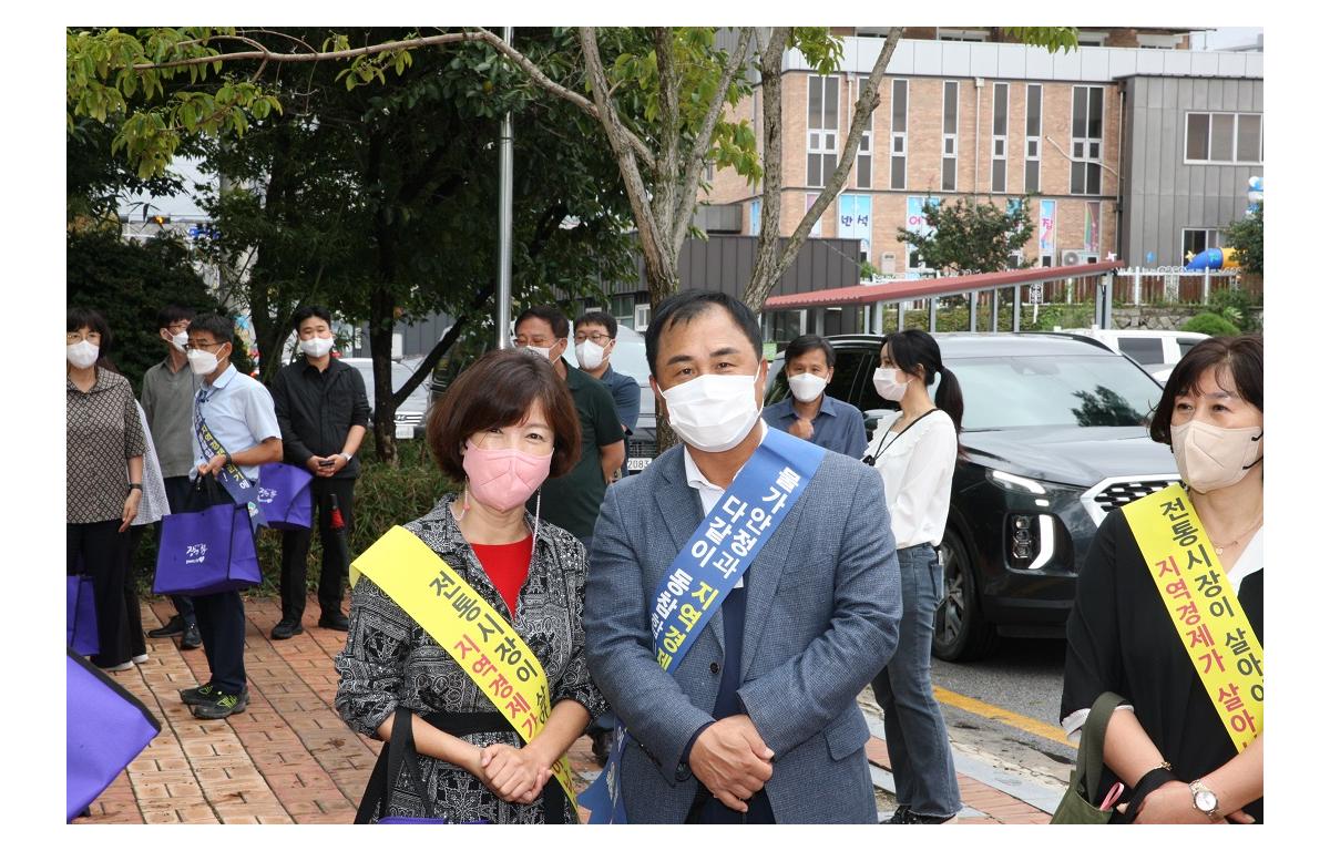 추석맞이 전통시장 장보기 행사(임실시장) 첨부이미지 : 20220906_추석맞이 전통시장 장보기 행사(임실시장)(김왕중의원).JPG