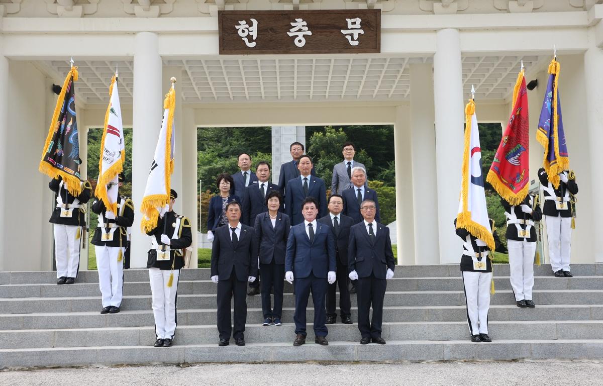 제8대 의회 개원 기념 호국원 참배 첨부이미지 : 20180710_제8대 의회 개원 기념 호국원 참배6.JPG