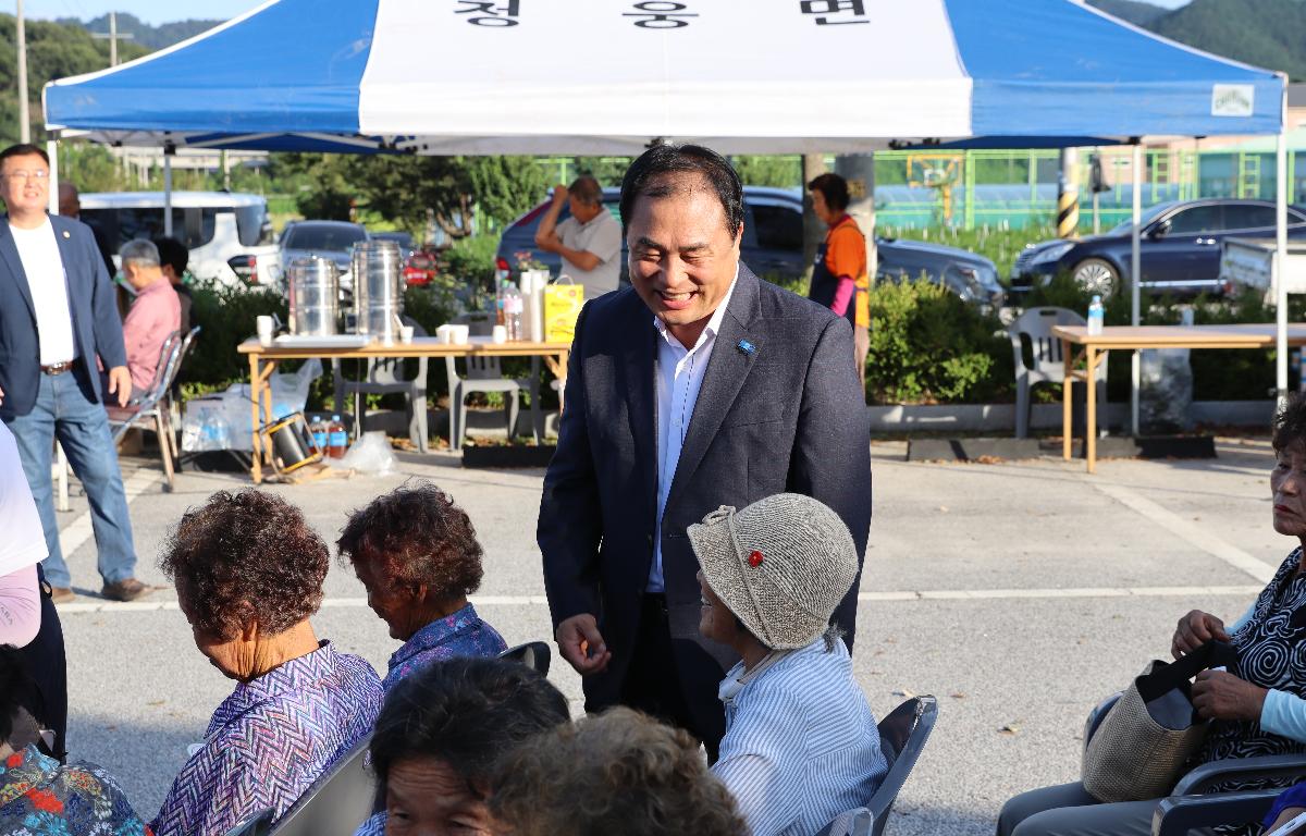 제6회 청웅면 작은음악회 첨부이미지 : 20250911_제6회 청웅면 작은음악회 김왕중.JPG