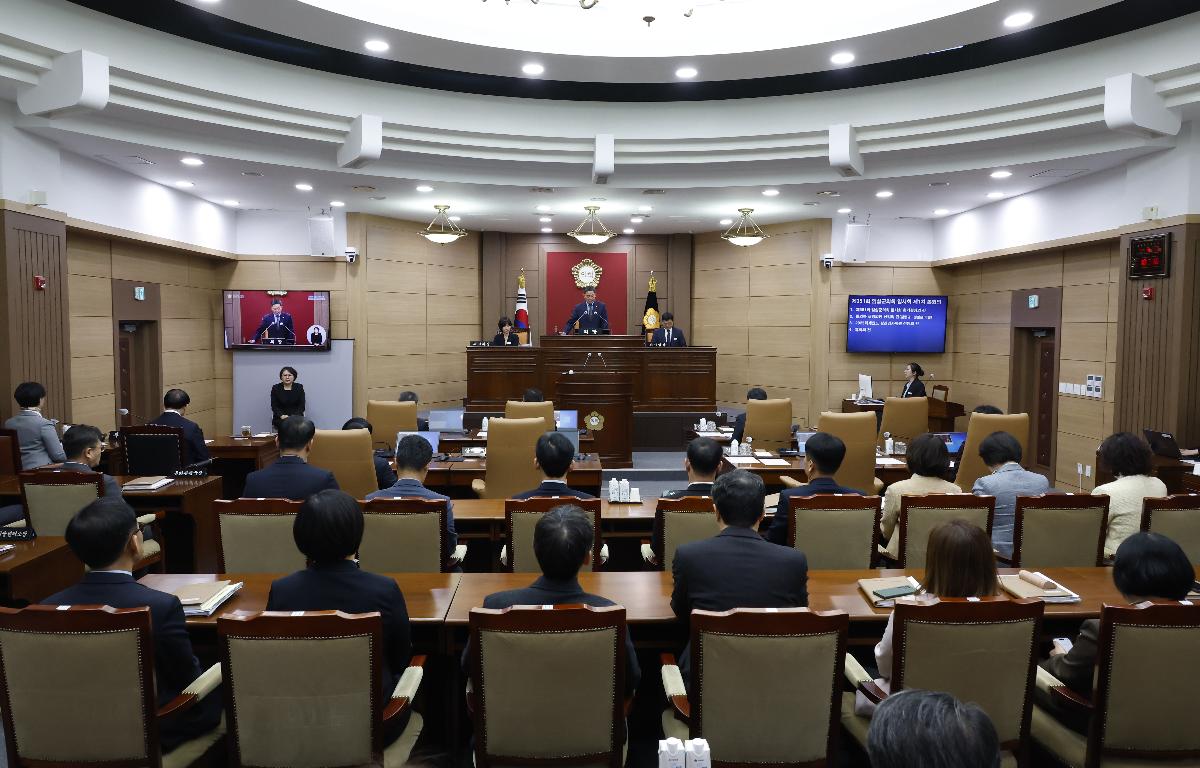 제351회 임실군의회 임시회 개회 첨부이미지 : 20260401_제351회 임실군의회 임시회 개회 4.JPG
