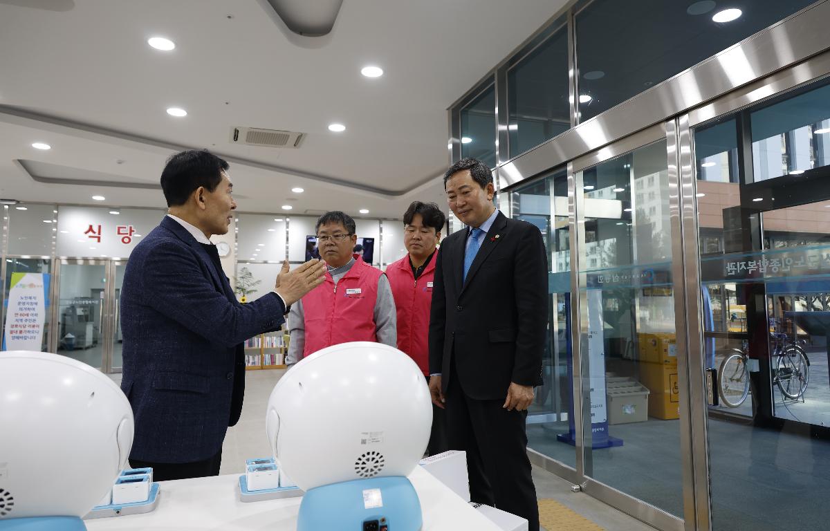 노인복지관 물품 전달식 첨부이미지 : 20251230_노인복지관 물품 전달식 2.JPG