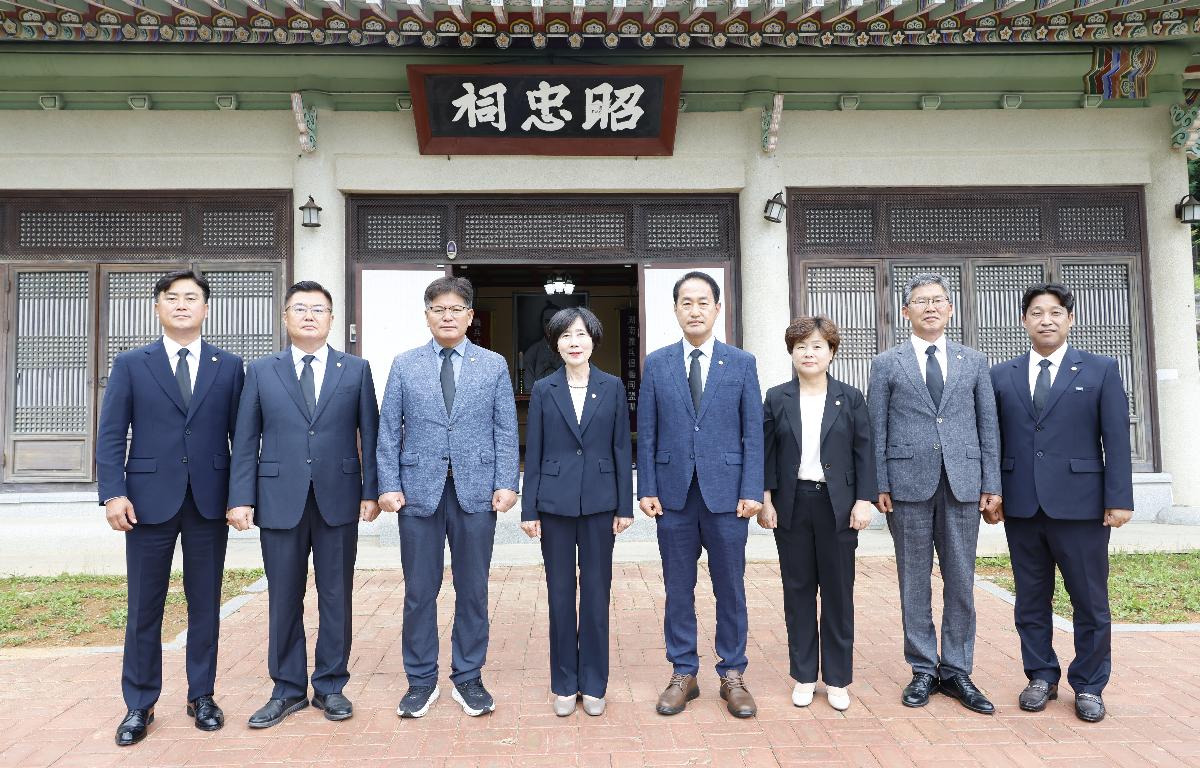 제10대 임실군의회 개원참배 첨부이미지 : 20260702_제10대 임실군의회 개원참배 1.JPG