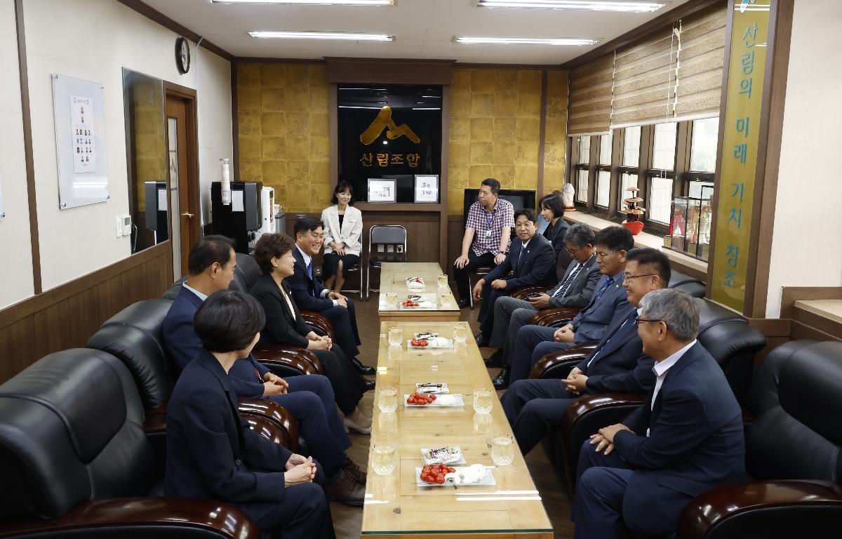 제10대 임실군의회 관내 주요기관 방문 첨부이미지 : 20260702_제10대 임실군의회 관내 주요기관 방문 (산림조합).JPG