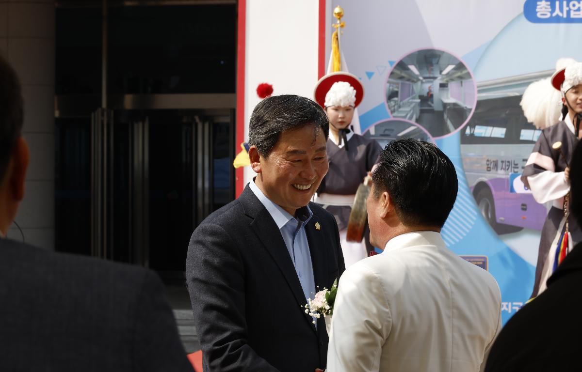 라이온스-보건의료원 이동 구강진료버스 기증식 첨부이미지 : 20260327_라이온스-보건의료원 이동 구강진료버스 기증식 장종민 1.JPG