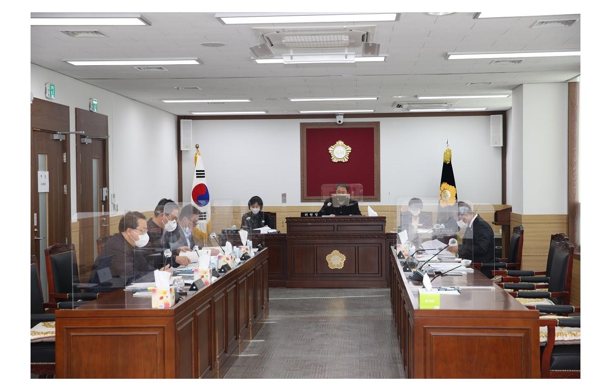 제316회 임실군의회 임시회 산업건설위원회 첨부이미지 : 20220223_제316회 임실군의회 임시회(산업건설위원회).jpg