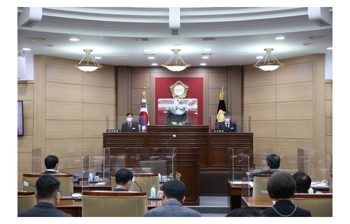 제316회 임실군의회 임시회(개회) 첨부이미지 : 20220222_제 316회 임실군의회 임시회(개회).JPG