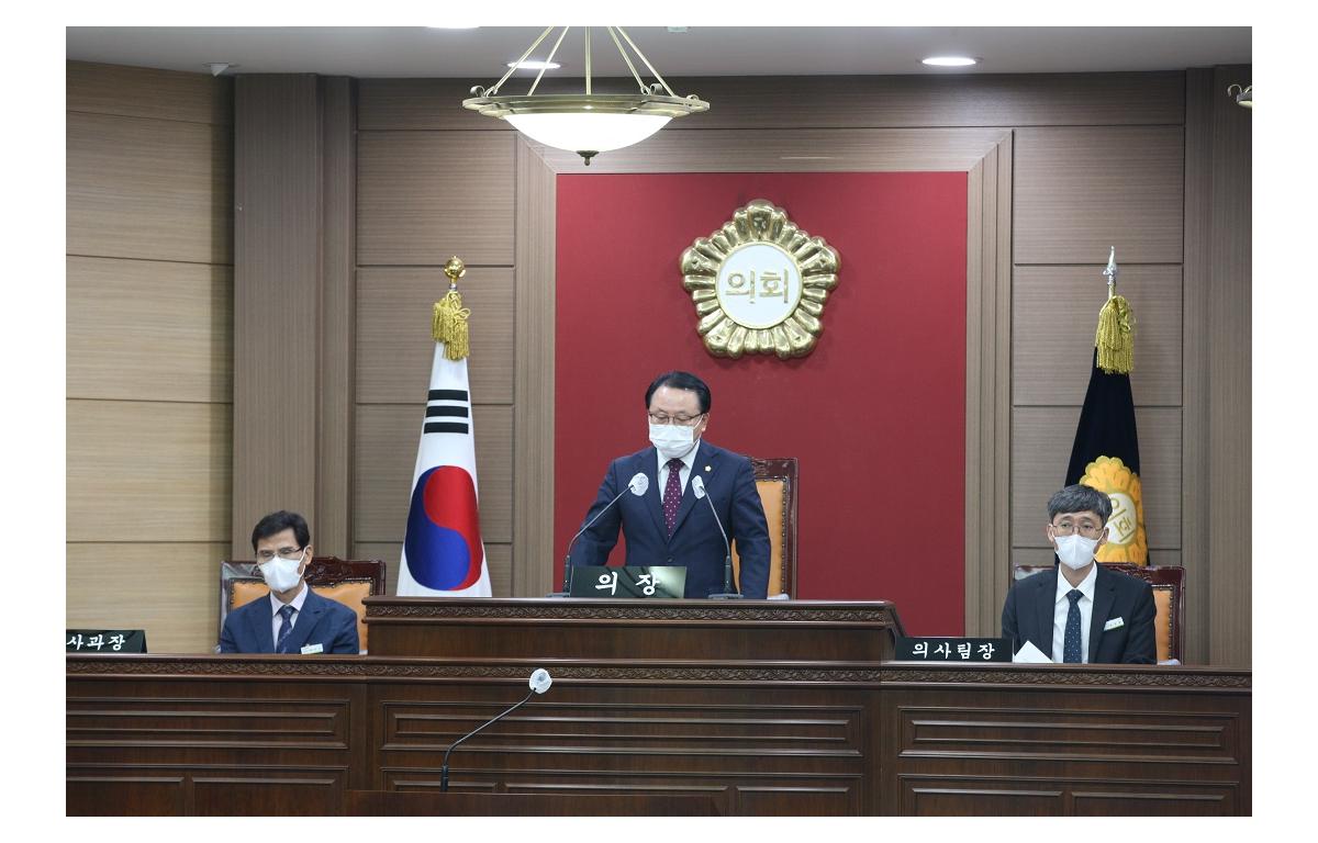 제321회 임실군의회 임시회 폐회 첨부이미지 : 20220831_제321회 임실군의회 임시회 폐회.JPG