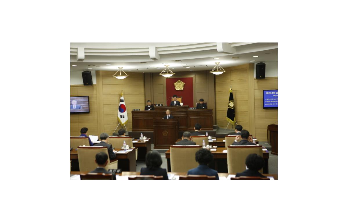 제244회 임실군의회 임시회 (제1차 본회의) 첨부이미지 : 20150116_제244회 임실군의회 임시회 (제1차 본회의).JPG