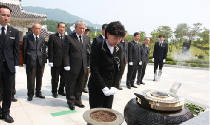 제58회 현충일, 국립묘지 참배