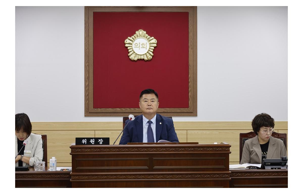 제340회 임실군의회 임시회 제1차 운영행정위원회 첨부이미지 : 20240906_제340회 임실군의회 임시회 제1차 운영행정위원회.JPG