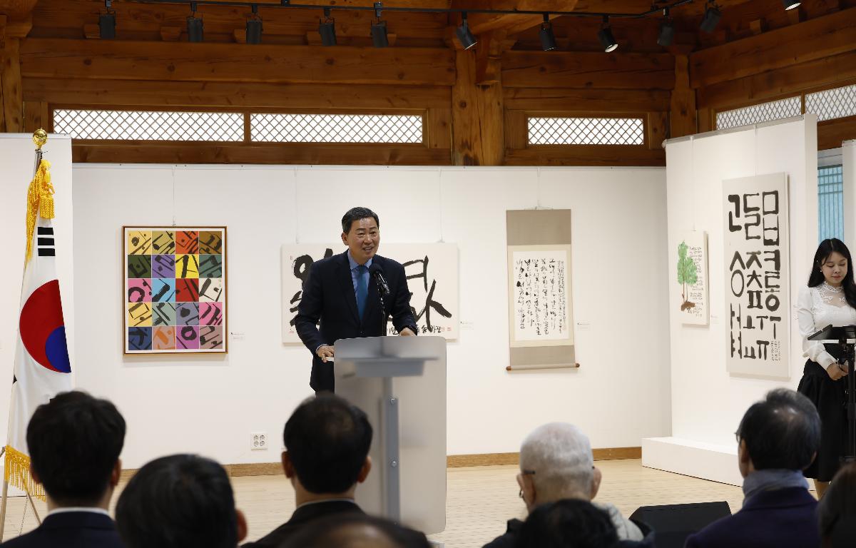 한국 서예의 맥 명인초대전  첨부이미지 : 20251219_한국 서예의 맥 명인초대전 1.JPG