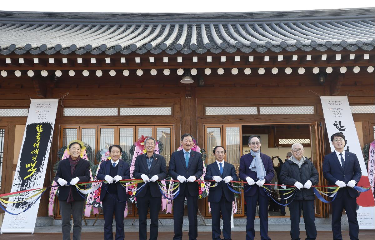 한국 서예의 맥 명인초대전  첨부이미지 : 20251219_한국 서예의 맥 명인초대전 2.JPG