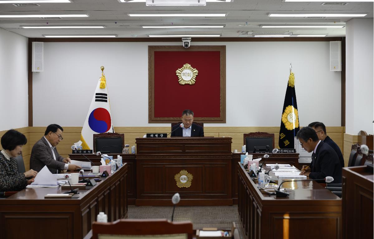 의원 연구단체 운영심사위원회 첨부이미지 : 2025 1204 임실군의회