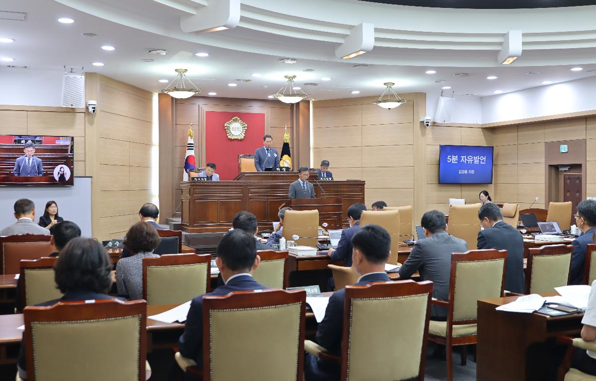제347회 임시회 제1차 본회의 첨부이미지 : 20250722_제347회 임시회 제1차 본회의 김정흠2.JPG
