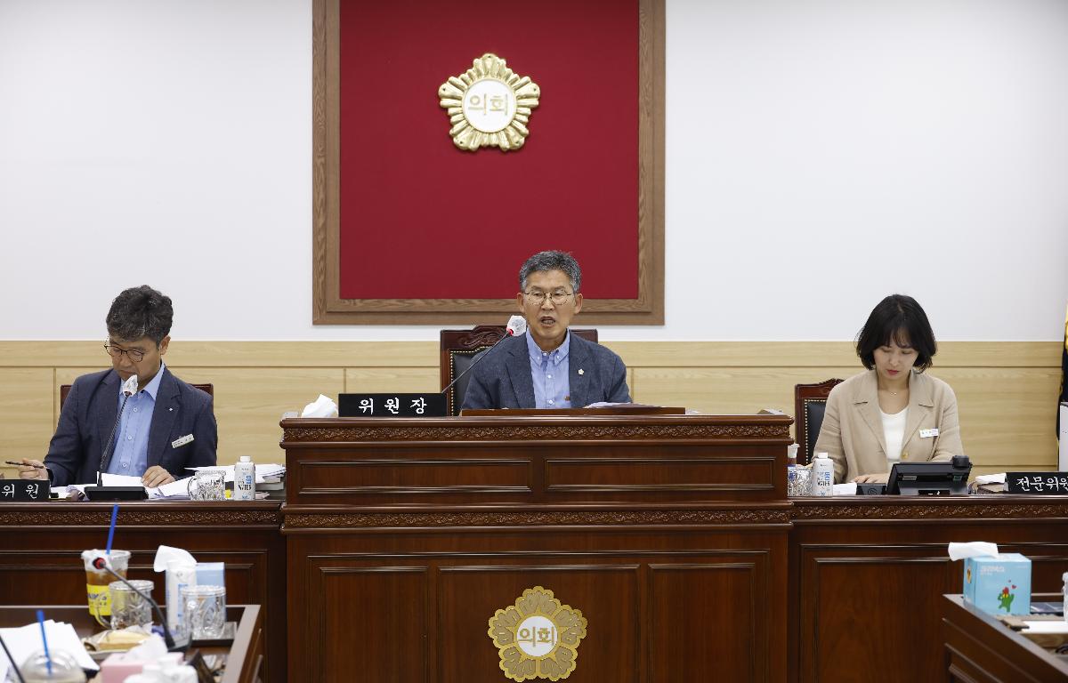 제346회 임실군의회 제1차 정례회 위원회 첨부이미지 : 20250611_제346회 임실군의회 제1차 정례회 농업복지위원회.JPG