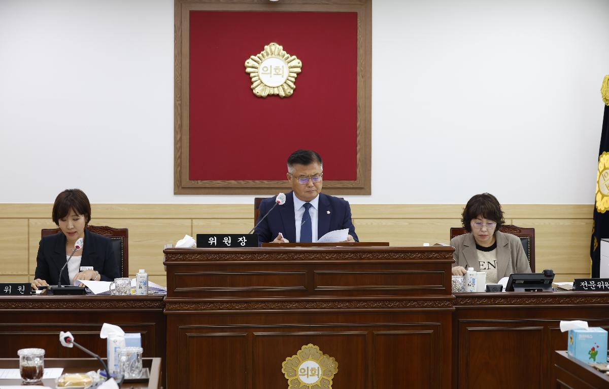 제346회 임실군의회 제1차 정례회 위원회 첨부이미지 : 20250611_제346회 임실군의회 제1차 정례회 운영행정위원회.JPG