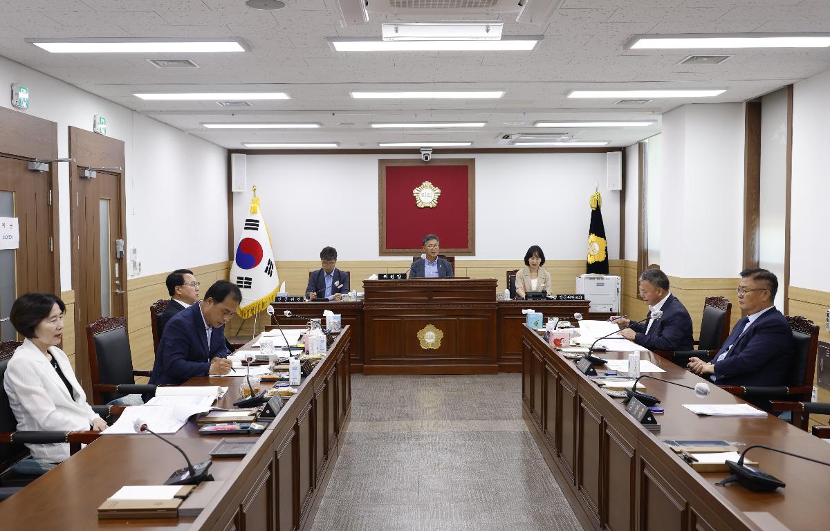제346회 임실군의회 제1차 정례회 위원회 첨부이미지 : 20250611_제346회 임실군의회 제1차 정례회 특별위.JPG
