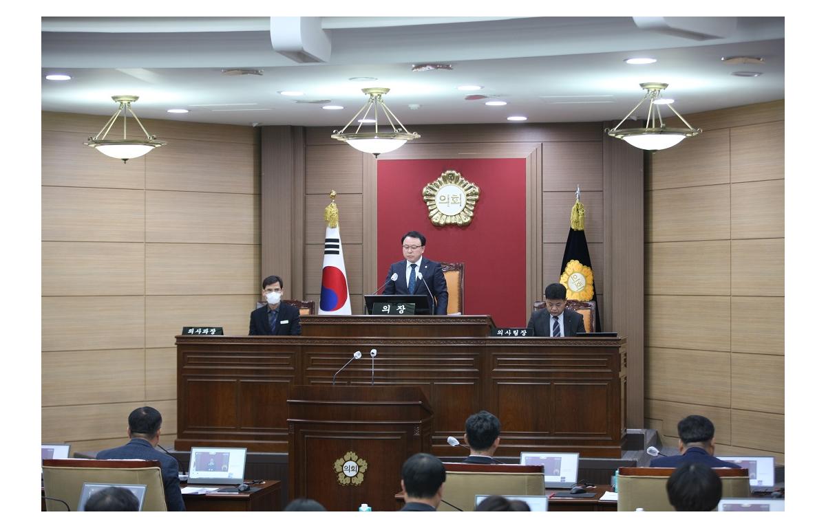 제325회 임실군의회 임시회 폐회 첨부이미지 : 20230210_제325회 임실군의회 임시회 제7차 본회의(폐회).JPG