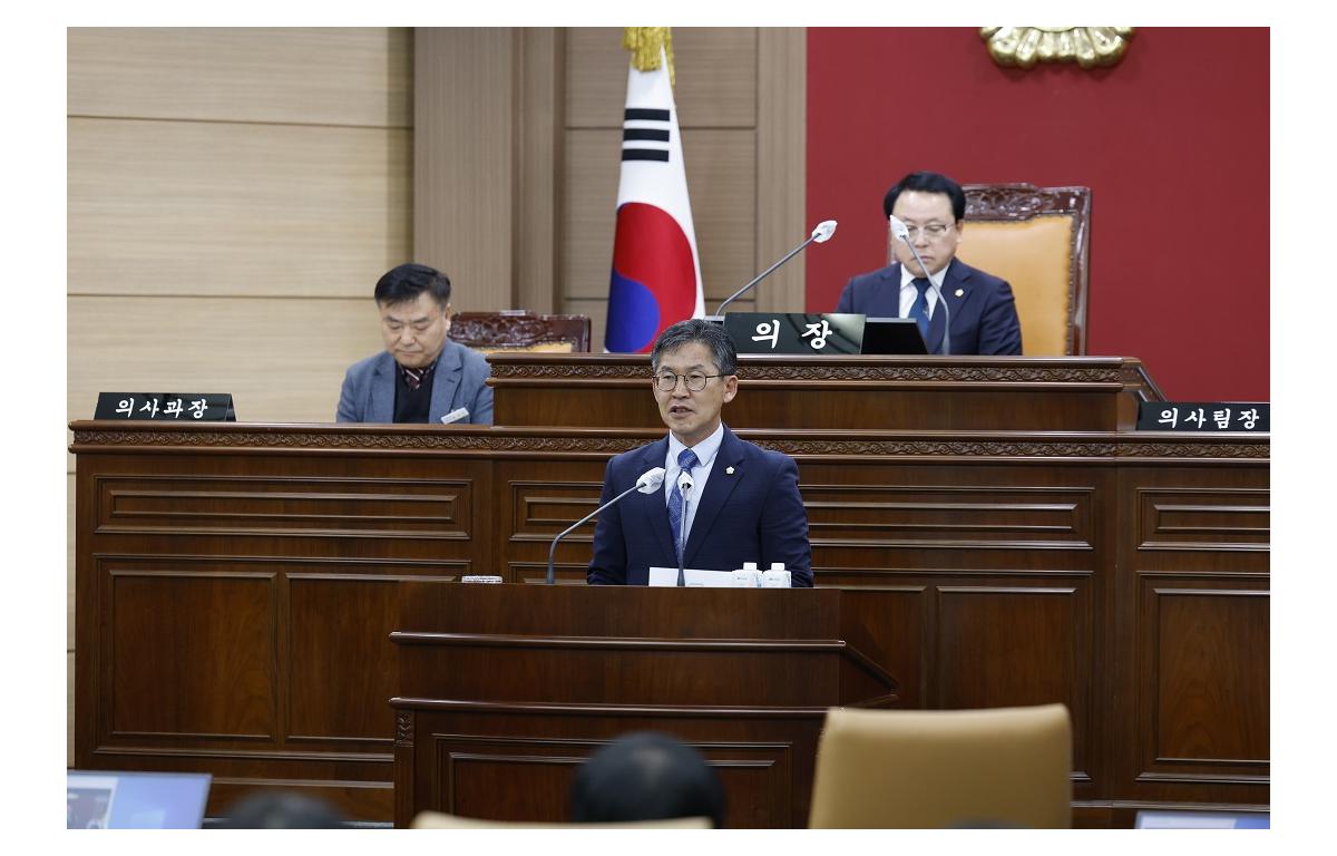 제334회 임실군의회 임시회 5분자유발언 김정흠 첨부이미지 : 20240123_제334회 임실군의회 임시회(개회)(5분 자유발언 김정흠).JPG