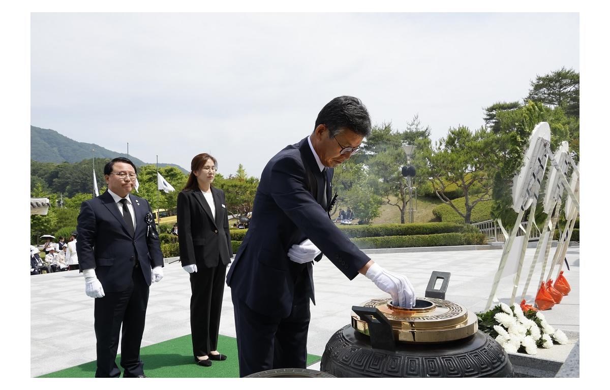 제69회 현충일 추념행사 첨부이미지 : 20240606_제69회 현충일 추념행사(김정흠).JPG