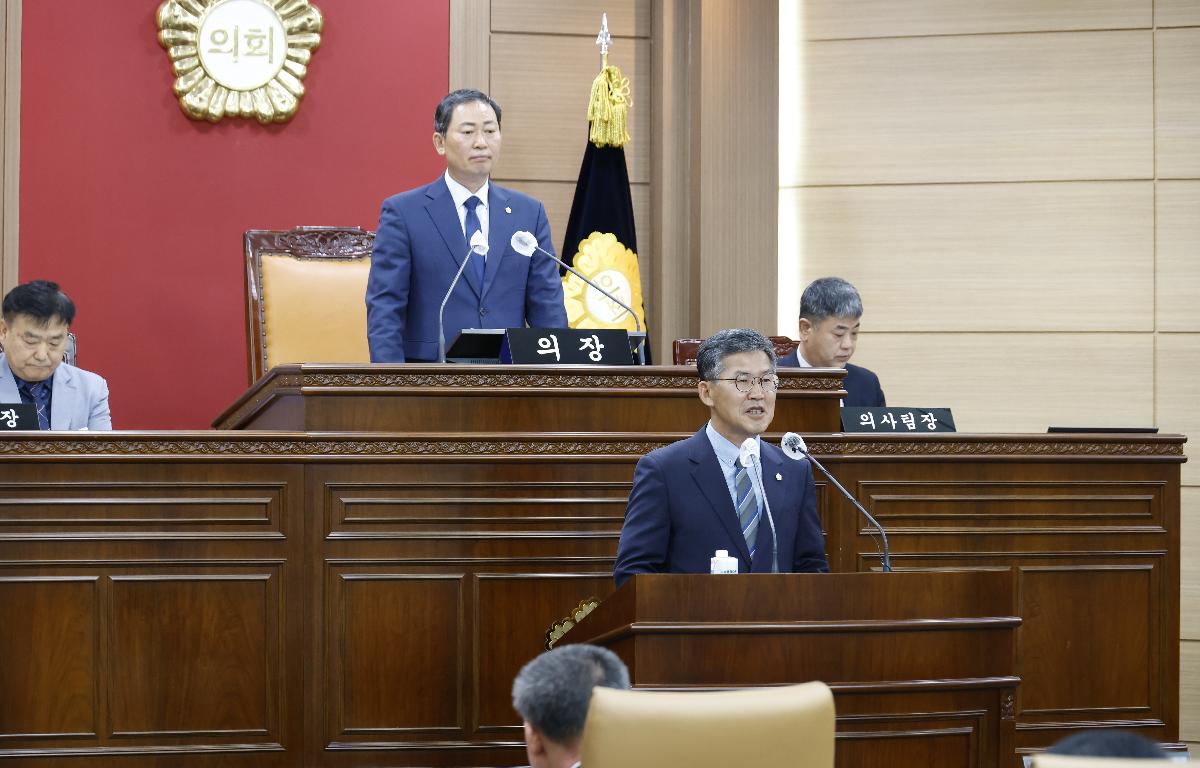 제348회 임시회 제1차 본회의 첨부이미지 : 20250922_제348회 임시회 제1차 본회의 김정흠 1.JPG