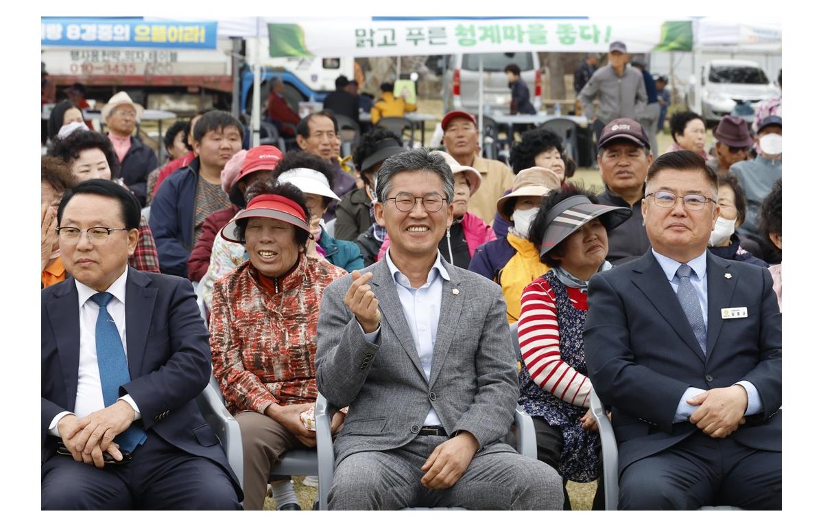 청웅면민의 날 화합한마당 첨부이미지 : 20250412_청웅면민의 날 화합한마당(김정흠).JPG